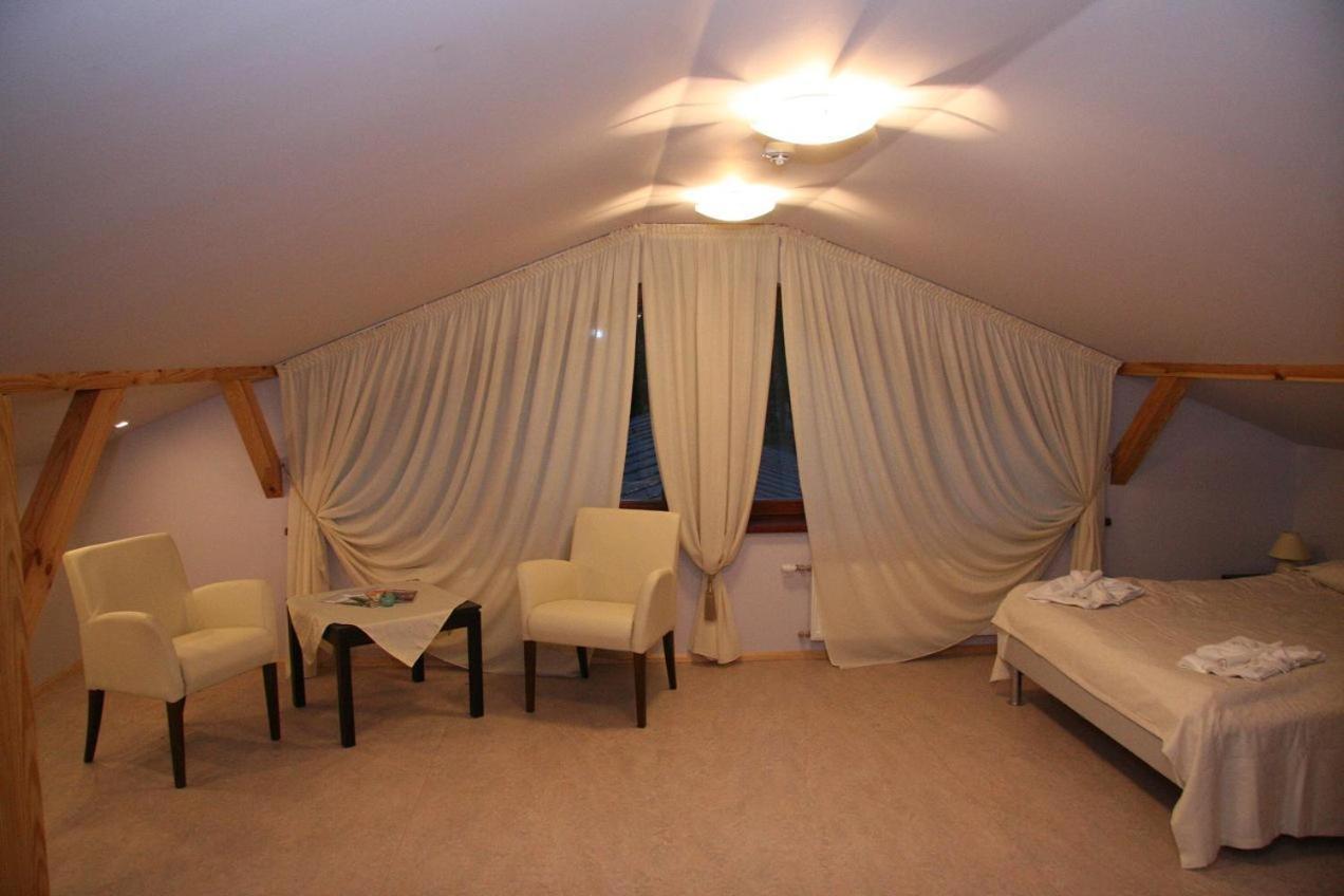 Room In Bb - Valensija - Suite For Two In Nice Hotel Jūrkalne エクステリア 写真