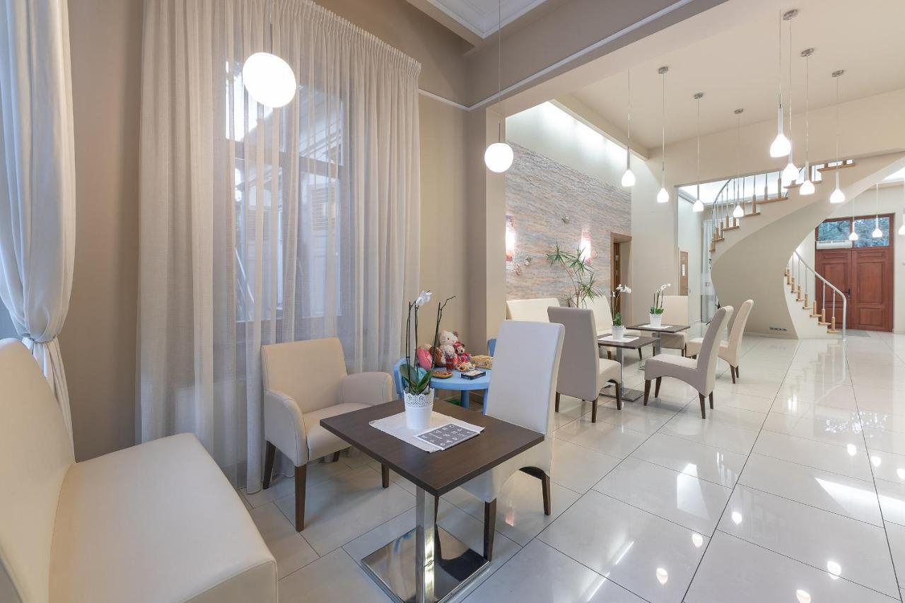 Room In Bb - Valensija - Suite For Two In Nice Hotel Jūrkalne エクステリア 写真