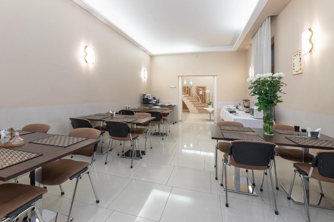 Room In Bb - Valensija - Suite For Two In Nice Hotel Jūrkalne エクステリア 写真