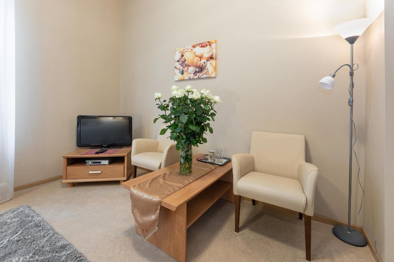 Room In Bb - Valensija - Suite For Two In Nice Hotel Jūrkalne エクステリア 写真