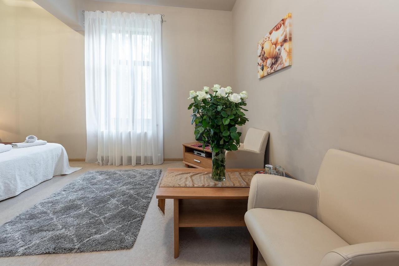 Room In Bb - Valensija - Suite For Two In Nice Hotel Jūrkalne エクステリア 写真