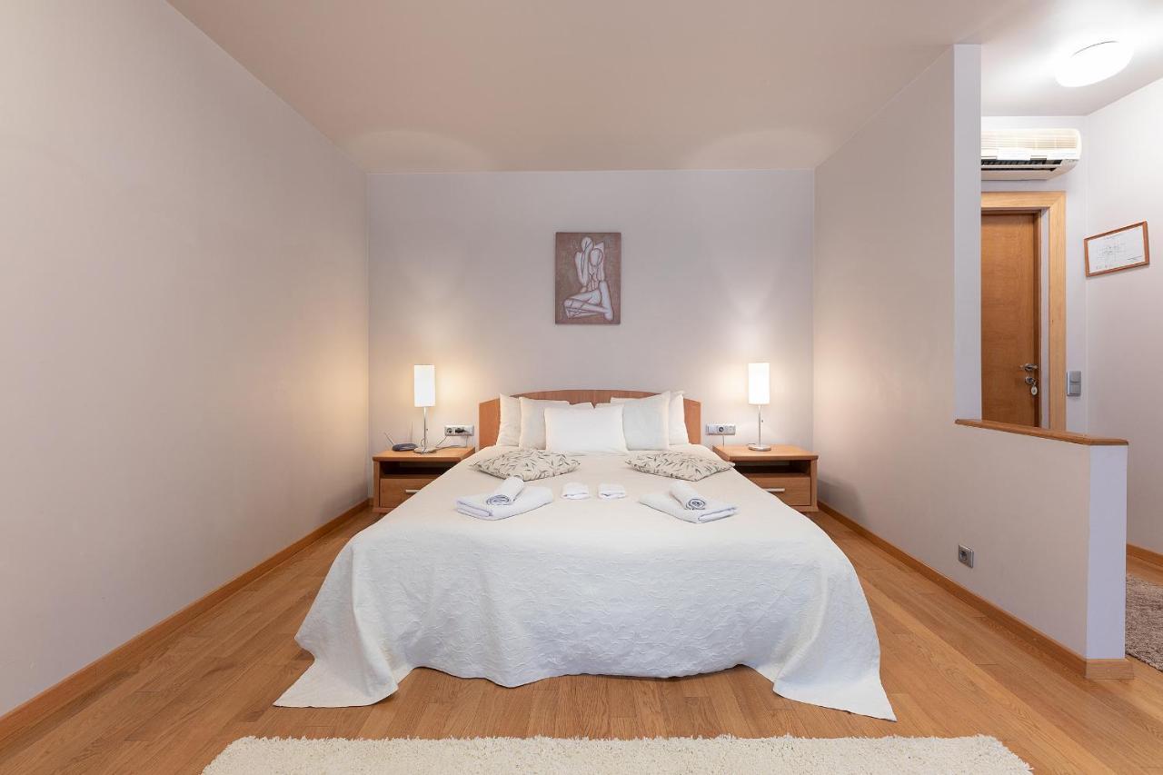 Room In Bb - Valensija - Suite For Two In Nice Hotel Jūrkalne エクステリア 写真